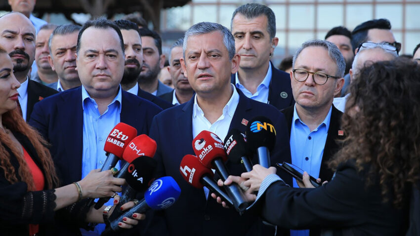 Ozgur ozel kurultay icin mahkemeye basvuruyor AI7stIPH