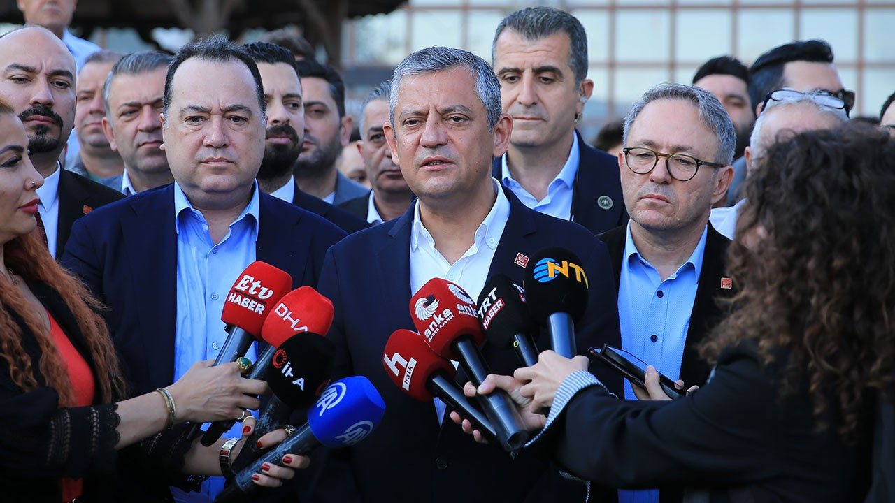 Ozgur ozel kurultay icin mahkemeye basvuruyor AI7stIPH